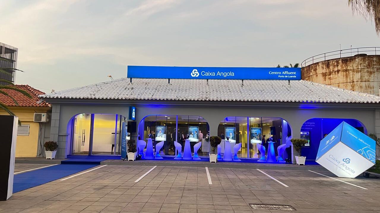 CAIXA ANGOLA INAUGURA CENTRO AFFLUENT PARA ATENDIMENTO PERSONALIZADO DE CLIENTES DO SEGMENTO 1 CAIXA ANGOLA INAUGURA CENTRO AFFLUENT PARA ATENDIMENTO PERSONALIZADO DE CLIENTES DO SEGMENTO